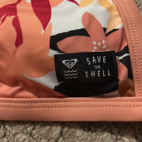 Super cute Roxy top! Perfect for surfing! - Picture 2 of 3